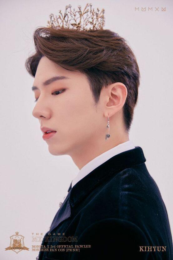 몬스타엑스 민혁과 기현 추천할게! 둘이 다른매력으로 잘생겼어!!