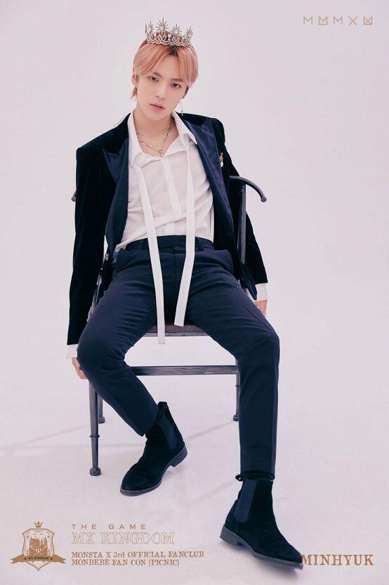 몬스타엑스 민혁과 기현 추천할게! 둘이 다른매력으로 잘생겼어!!