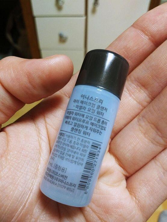 리무버로 지우고 물로 쓱쓱 닦았어 리무버 눈썹 털도 막 녹고 그런거 아니겠지...두렵다 그리고 사진이 있어서 나중에 이 스레 메일 보내서 지우려