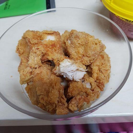 일요일은 ☆치팅데이☆ 원랜 그런 거 없이 하려고 했는데 너무 참기 힘들었어 ㅠㅠ 아침에 이거 조금만 먹고 저녁에는 다시 평범한 거 먹어야징
