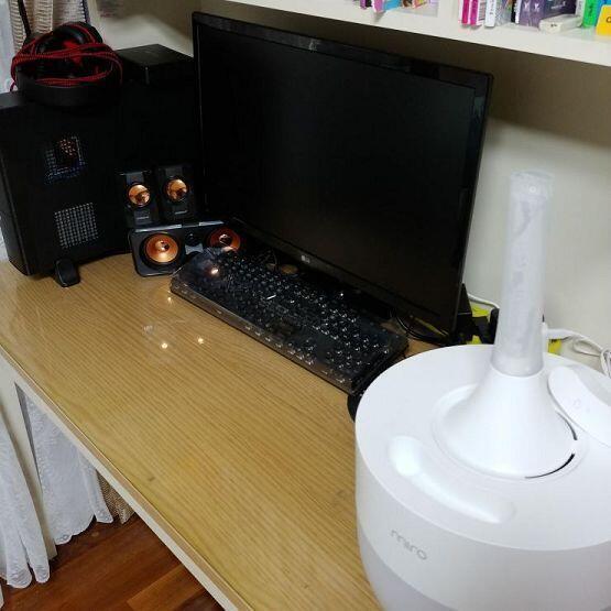 아 책상 다 치웠으니까 잠깐 마트 갔다와야지!!! 우유사야지~~~~~~ 갔다와서 책상 좀 닦아야겠다.. 투명시트가 꼬질꼬질해