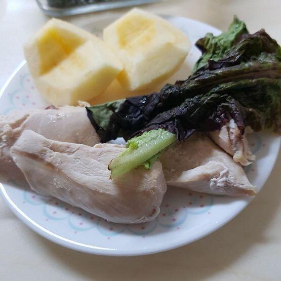 어제 정신줄을 놔버렸어 내가 뭘 어떻게 얼마나 먹었는지 기억도 안 나 에라 모르겠다 싶어서 운동도 안 가 버렸어 우울하다 그래도 다시 마음 잡아
