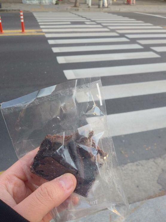 한입 더...!!