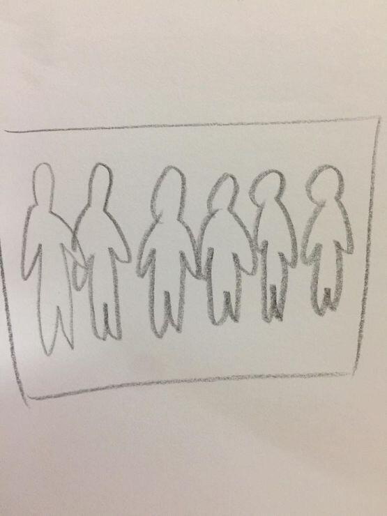 약간 직사각형 형태 방이었어. 딱 애들 누워 잘 공간만 있는 방이었어. 사진 처럼 애들이 쭈루룩 누웠고, 나는 꽤 잠꼬대가 심해서 창가자리에 누