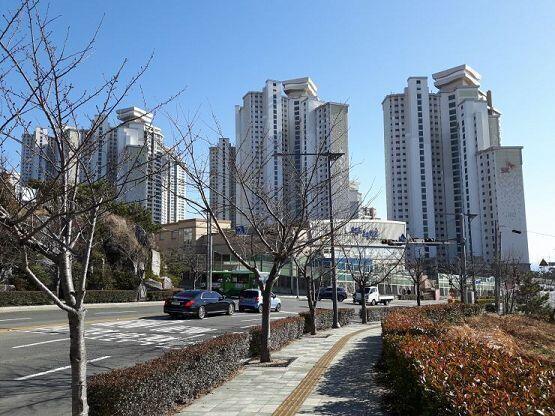 요주의 아파트 단지. 고급 같은데 들어가려다 경비한테 잡히진 않을까