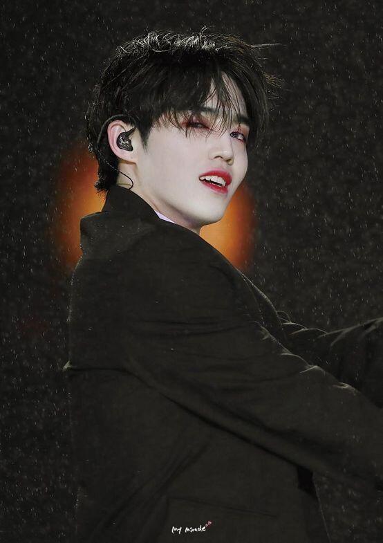 세븐틴의 에스쿱스야!! 진짜 너무 귀엽고 움짤 보내고싶은거 있는데 왜 안되는거야ㅠㅜㅠ 얼굴이 잘생기고 귀여워. 귀엽고 행동도 귀엽고 첫번째 사진