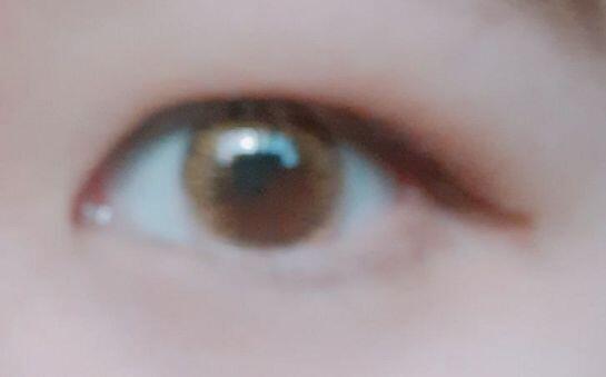 내눈이랑 비슷해서 나도 올려본닷! 아이라인은 또리만 빼니까 보이더라고 아리라인은 꼬리만 하고 좀 어두운 아이섀도우로 중간 잡아도 아리라인 그린거
