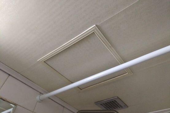 스레주 집 아파트면 화장실 천장에 이런 뚜껑 없니..? 여기 깊숙히 넣어놓으면 집을 아무리 뒤집어놓는대도 안 볼 것 같은데.