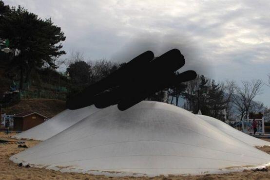 무서워서 사진은 다시찍으러못가겟고 기구사진은 인터넷에서 찾아왔다 애들얼굴은 가려야할거같아서 가림