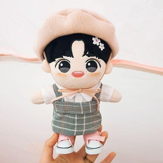 이건 전부다 입힌거ㅎ.ㅎ 셔츠랑 신발은 아이돌룩 오프라인 매장에서 구매했어