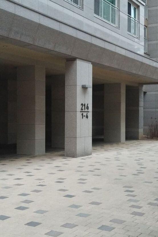 나 새벽부터 3시간동안 저 좌표 근처 쥐잡듯이 뒤졌는데 뭐야.. 허무하잖아 좌표를 제대로 좀 찍어주던가 아파트 단지 밖 씨유에 있는 걸 어떻게