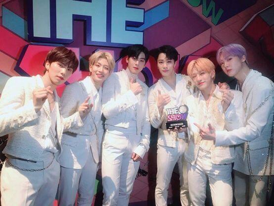 아스트로 사랑해😝❤ 다 예쁘고 귀여워 매력넘쳐😻😻 영원히 아로하야 나는ㅠㅠ