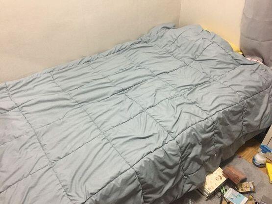 일단 옷은 다 정리하고 물건은 전부 바닥에...