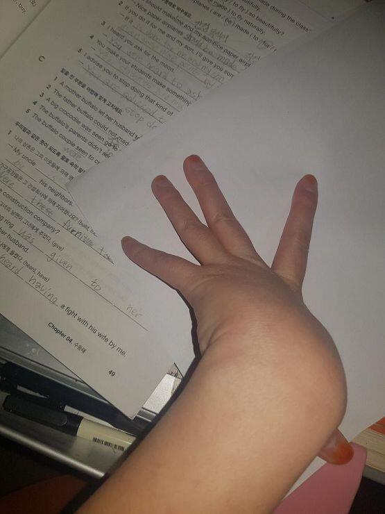 이이익.....손더 안자라는데ㅠㅠ.손 큰애들보면 멋있고 설레더라...