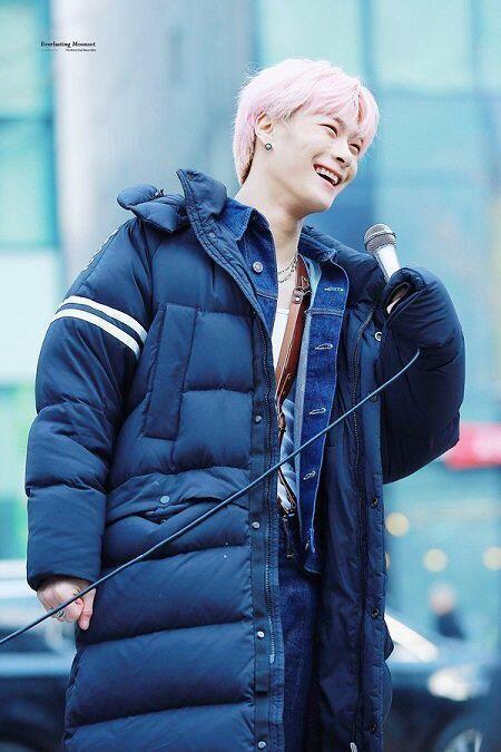 아스트로 문빈 어때 ㅠ 우리 멍냥이ㅠㅠ 고양이랑 짱 똑같이 생겼엉! 착하게 생겼고 진짜 착해 젠더리스한 마인드가 너무 좋아 ㅠ 지금은 시간이 없
