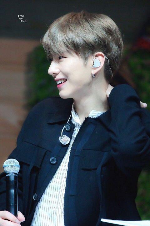 우리 기현이 어떠니!! 몬스타엑스야 ㅎㅎ 웃는것도 이쁘고 메인보컬이라 목소리도 좋고 정색하면 냉미남인데 웃으면 그렇게 빙구같을수가 없어 ㅋㅋㅋㅋ