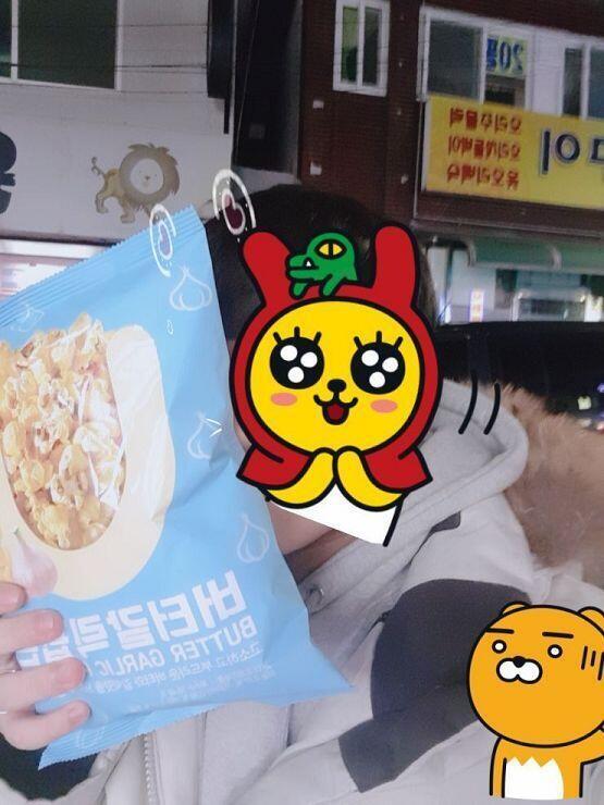 오늘 사진에 미친듯 ㅋㅋㅋㅋㅋㅋㅋ 아는 누나가 깊티 보내준거 잘 샀다고 인증샷도 찍었다
