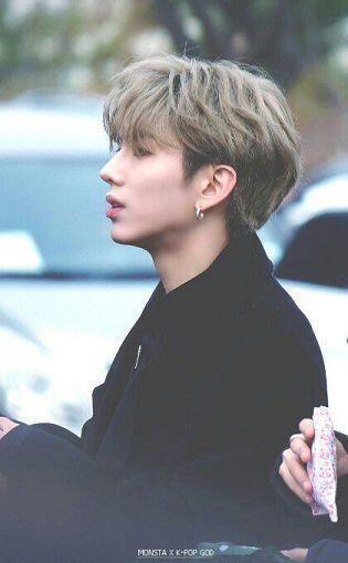 우리 기현이 어떠니!! 몬스타엑스야 ㅎㅎ 웃는것도 이쁘고 메인보컬이라 목소리도 좋고 정색하면 냉미남인데 웃으면 그렇게 빙구같을수가 없어 ㅋㅋㅋㅋ