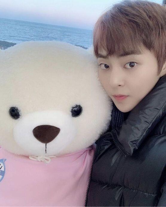 진짜 시우민임 진짜 고양이 상에 웃을떄 동굴입술 되는것도 개귀엽고 어떨때는 또 존나 섹시하고 진짜 그냥 김민석하셈