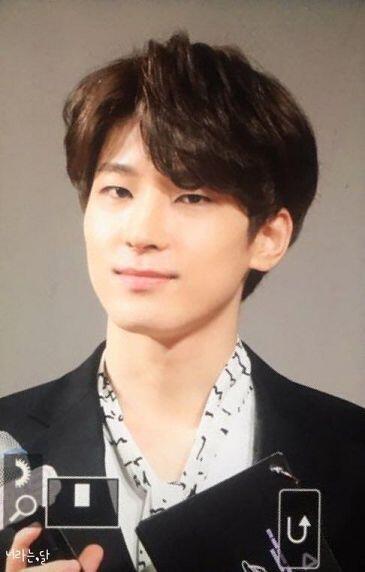 나 5인데 세븐틴의 원우도 고양이같아ㅠ 세븐틴에서 가장 낮은 목소리고 게임을 진짜 잘해 그리고 힙합팀이야ㅠㅠㅠ