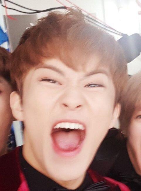 난 누가 뭐래도 우리 마크 .. nct멤번데 진짜 팬들사이에서나 멤버들 사이에서 매우 착하기로 유명해 ..! 착해서 정말 바보같구 ..>< 형들