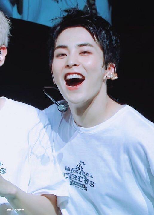 아 모두들 김민석하세요 귀여운 착한 고양이입니다 말로 설명하지 않고 사진으로만 설명합니다 모두들 사진 클릭하세요ㅠㅠㅠ 스레주ㅠㅠㅠㅠㅠ엉엉