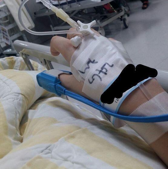 잠만 사진이 있다 찍은 기억이 없는데?? 여러장 있고 일단 있으니까 올릴게 내 이름라고 병원명이랑 나이 이런거 있어서 지웠어