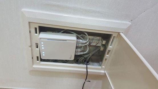 오랜만에 제정신이라 사고한번쳤다 ㅋㅋㅋ 인터넷 포트가 거실만 뚫려있어서 집전채로 확장 ㅎㅎ