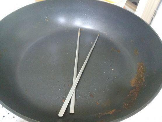 다먹은 후기 : 존맛탱이지만 좀 짜고 달고 느끼하니 단무지나 김치랑 같이 먹고 중간중간 물도 좀 마시는걸 추천 완전 백퍼센트 건강에 안좋고 살찌