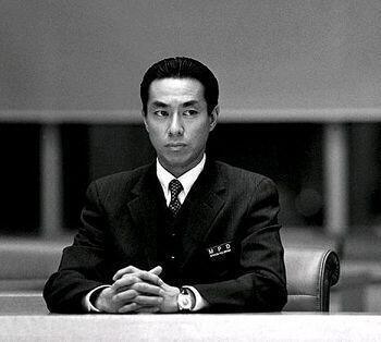 모르는 사람이 엄청 많을건데 옛날 일드야. "춤추는 대수사선" 이라는 형사수사물 그중에 [무로이 신지(室井慎次)] 라는 캐릭터인데... 경시청 