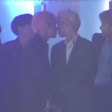 나 방탄 뷔진파는데 뷔진 진짜 사귀는것 같아서 사진잡고 움