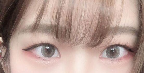 다들 너무 예쁘다...!! 나는 붉은 느낌의 메이크업을 좋아해서 주로 에뛰드꺼 와인파티로 해! 데일리야! 그리고 언더랑 눈두덩이에 어딕션 92번
