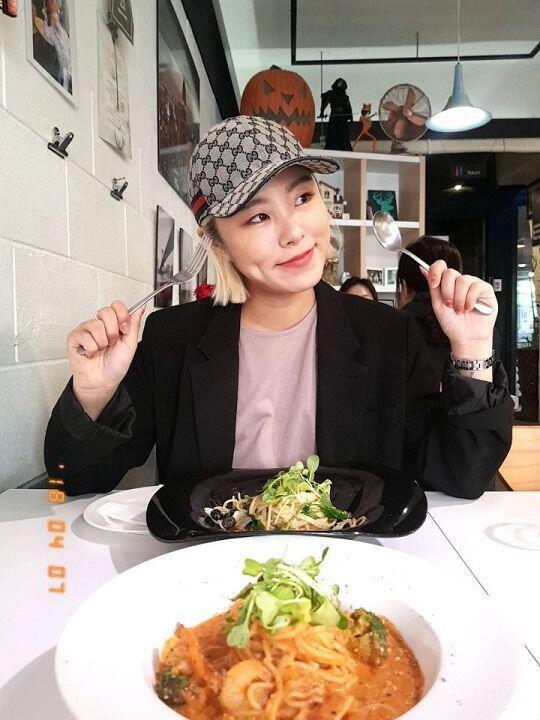 여돌도 괜찮다면 사진 첨부할게... 아니면 뭐 예쁘게라두 봐줘!