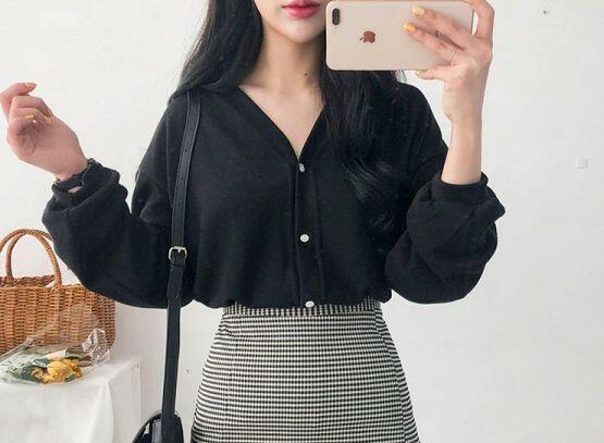>>2 그럼 가디건 밖으로 카라가 튀어나오지않나? 난 이런 가디건을 말하는거야. 도대체 안에 뭘 입는거지?
