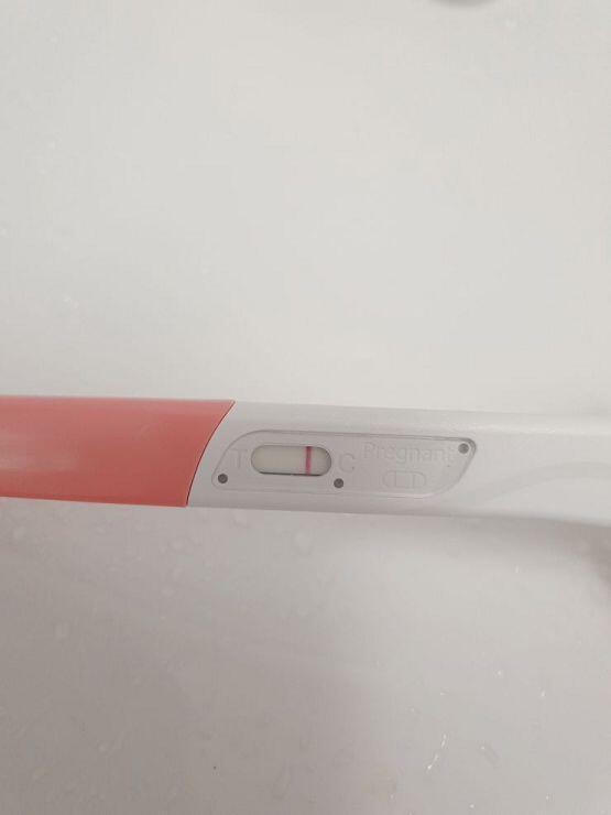 스레주인데 방금 테스트기 해봤거든,,, 이거 한 줄 맞ㅈㅣ?희미하거나 그런거 하나도 안 보이지..?