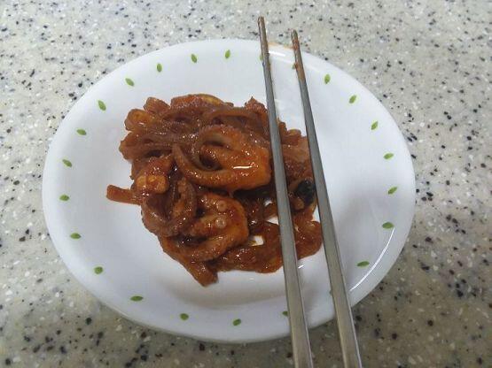 오랜만! 요새는 내가 요리할 일이 없어서 잘 못 들어왔넹... 대신 어제 먹은 쭈꾸미+납작 당면(다른 사람이 요리 해줌) 올리고 갈게 맵지만 스