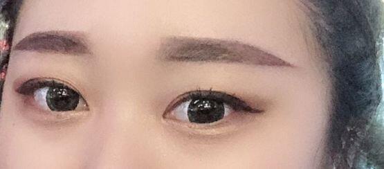 사진이 쫌 많은데 첫번째는 중3땐가 그냥 장난으로 언니 화징품 가지구 해본거구 ㅜㅜㅜㅋㅋㅋㅋ 두번째는 작년 9월이야.. 그 사이에 늙어서 세번째