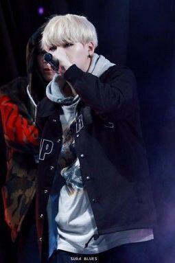 민슈가ㅠㅠㅠㅠㅠㅠㅠㅠㅠㅠㅠㅠ 눈 찢어진 상 좋아한다길래 민슈가 밖에 생각이 안난다ㅠㅠㅠㅠㅠ 일단 민애옹 웃을때 엄청 해맑게 웃고 무대할때는 걍