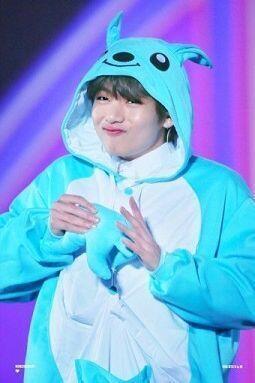 방탄소년단 뷔! 무대할때는 멋있지만 내려오면 엄청 ㅋㅋ멤버들이 그래서 사차원이라곸ㅋㅋ 되게 순수해 ㅋㅋ