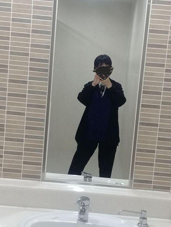 : 오늘 입은 옷 앞머리 어제 학교에서 친구가위 빌려다가 잘랏당 잘 잘림 히히