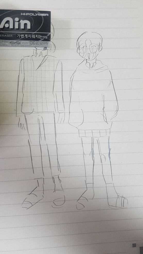 ㅠㅜ 나 왔어ㅠㅜ 공부하다가 급하게 텨왔어ㅠㅜ 왼쪽이 그 설레는 그 헤녀야... 교복바지, 패딩쪼끼 입고 꽁지 머리고 오른쪽이 나야(..) 키작