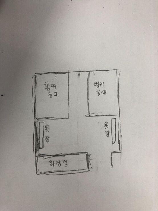 일단 방구조 먼저 보여줄게 기숙사가 신식이라 벙커 침대도 가구도 다 새거 였어 내가 기숙사를 들어갔을 땐 아무도 없었고 기숙사 사감 선배가 같이