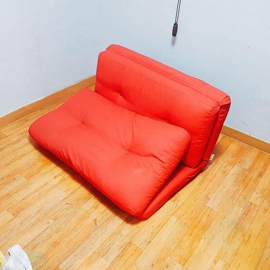 얘가 잠자리겸 소파로 쓰일거야!