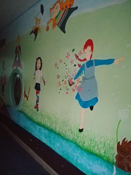 우리학교 도서관 벽보야 불 다 끄니까 엄청 섬뜩해..
