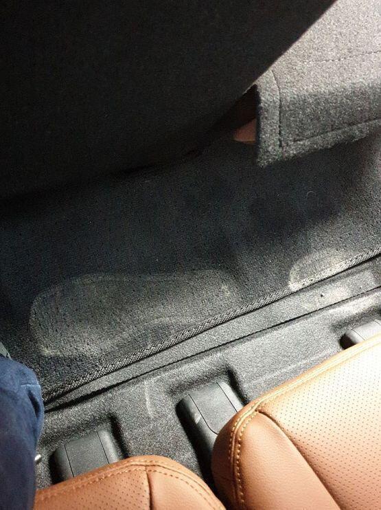 우효www 산 지 얼마 안된 차에 내 발자국 남겨버렸다제wwwww