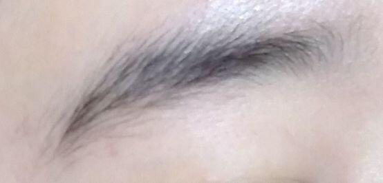 눈썹 그렸는데 가운데가 좀 지워졌네...