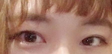 난 뷰러 하고 주로 미샤 츄잉껌이나 삐야 율무, 아니면 에뛰드 카푸치노 시나몬 (다 단독으로) 눈두덩이에 발라! 밑에는 에뛰드 통기타나 아무 펄
