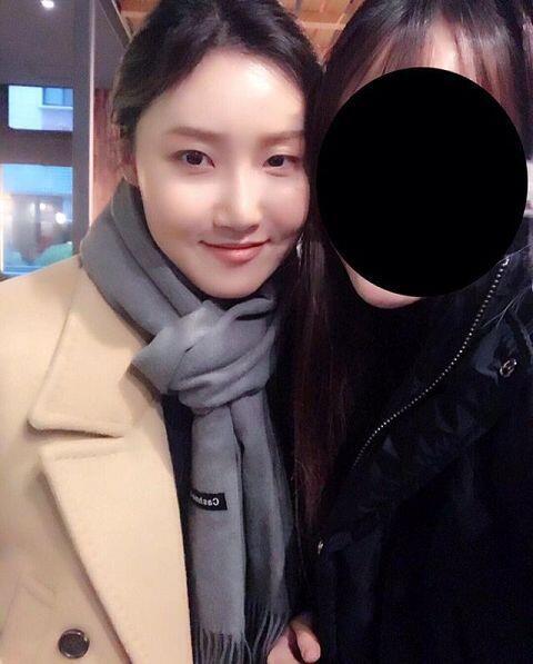 안녕하세요 회사를 화사 잘못 보고 들어온 화사 팬입니다. 뻘쭘하니까 그냥 화사 사진이나 두고 갑니다. 그럼 20000