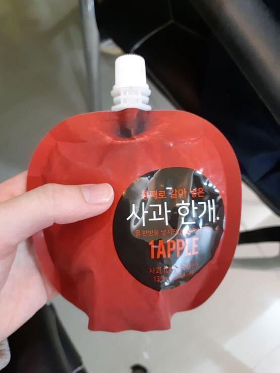 사과 한 개 음료수! 패키지가 눈에 띄길래 사봤당 가격은 1000원. 자몽도 있던데 걘 1500원이었음