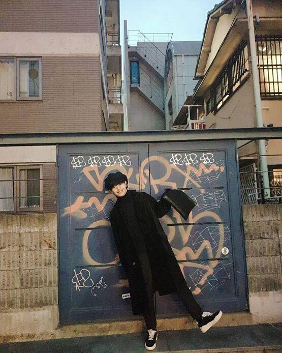 사복하면 육성재 아니겠습니까 코디가 아무리 이상한 옷을 입혀대도(ㅠㅠ) 얼굴로 커버하는데 본인 사복 입으면 얼마나 멋지게요